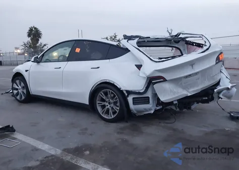 2022 Tesla Model Y Long Range Dual Motor All-Wheel Drive z USA, uszkodzony, nr VIN 7SAYGDEE5NF552504